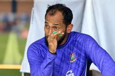 আঙুল থেঁতলে গেছে মুশফিকের, সিলেট টেস্টে ফেরার আশা