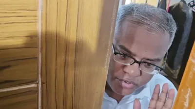 ২৭ ঘণ্টা অবরুদ্ধ চুয়েট ভিসি, শারীরিক অবস্থা নিয়ে দুই চিকিৎসকের ভিন্নমত