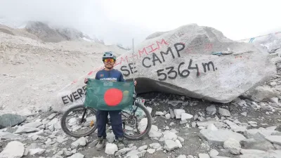 সাইকেলে এভারেস্ট বেজ ক্যাম্পে কাপ্তাইয়ের বীর কুমার