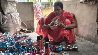 হাতি-ঘোড়া-পুতুল গড়তে নির্ঘুম কনিকা রানী, পূজার মেলায় ব্যস্ত মৃৎশিল্পীরা