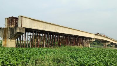 সাত বছর ধরে সেতুর অপেক্ষা, খেয়ায় পারাপার লাখো মানুষের