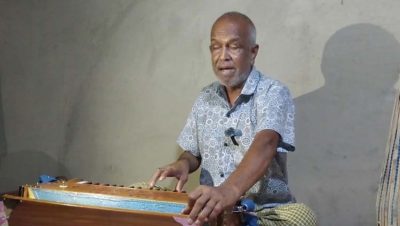 দৃষ্টিহীনতার অন্ধকার পেরিয়ে সুরের আলোয় কাজল মিত্র