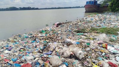 সুগন্ধার তীরে বর্জ্যের পাহাড়, বাড়ছে পরিবেশদূষণ