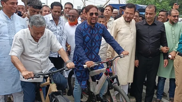 চট্টগ্রামে দেশের প্রথম সাইকেল ট্র্যাক উদ্বোধন