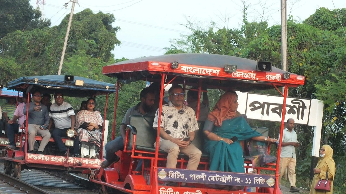 রেল সচিবের সরকারি সফর, সঙ্গে স্ত্রী; সফরসূচি ঘিরে নানা প্রশ্ন