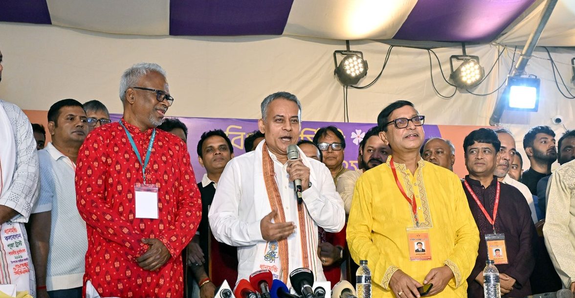 ধর্মীয় স্বাধীনতা নিশ্চিতের তাগিদ, স্থায়ী পূজামণ্ডপে সরকারি জমি বরাদ্দের সম্ভাব্যতা যাচাই করবেন সড়ক মন্ত্রী