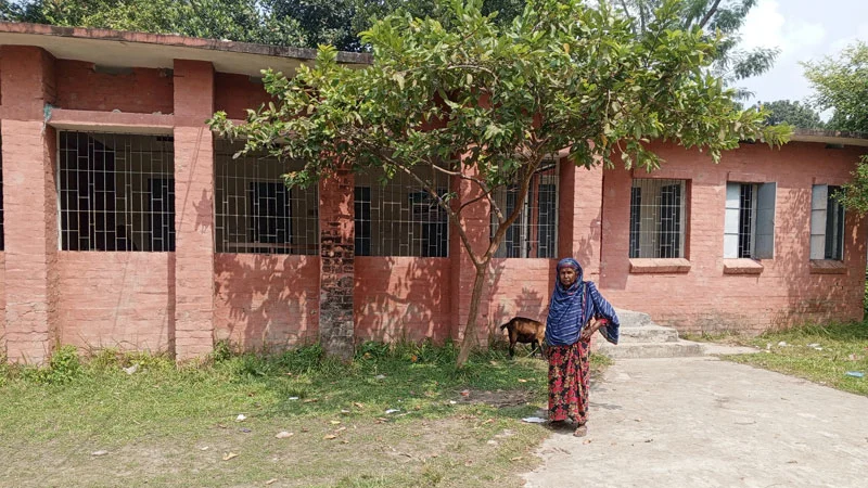 চিকিৎসক-ওষুধ নেই, বন্ধের পথে অভয়নগরের ৮ পরিবার পরিকল্পনা কেন্দ্র