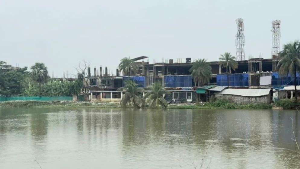পুকুর ভরাটে কক্সবাজারে বাড়ছে সুপেয় পানির সংকট