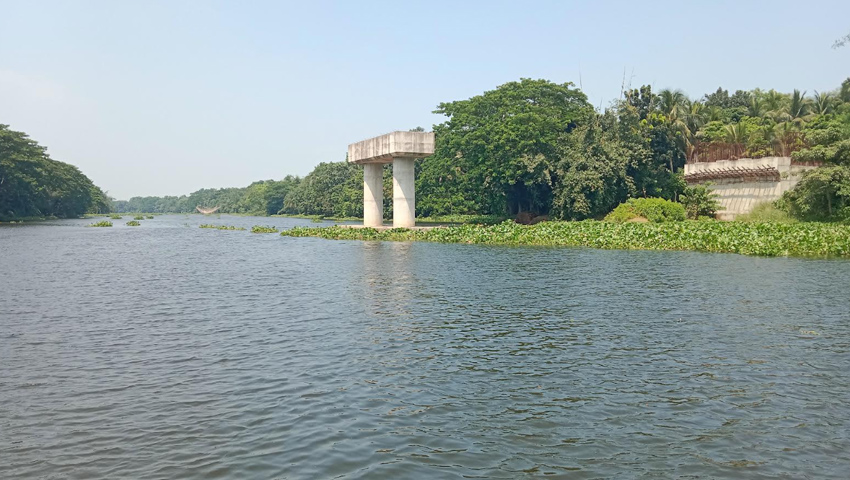 ৩ বছরেও শেষ হয়নি সেতু, ৭০ শতাংশ কাজ করেই ঠিকাদারের ৭ কোটি টাকা বিল
