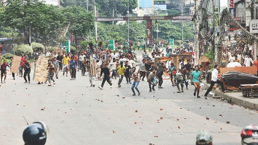 ফুটপাথ দখলের দুষ্টচক্র